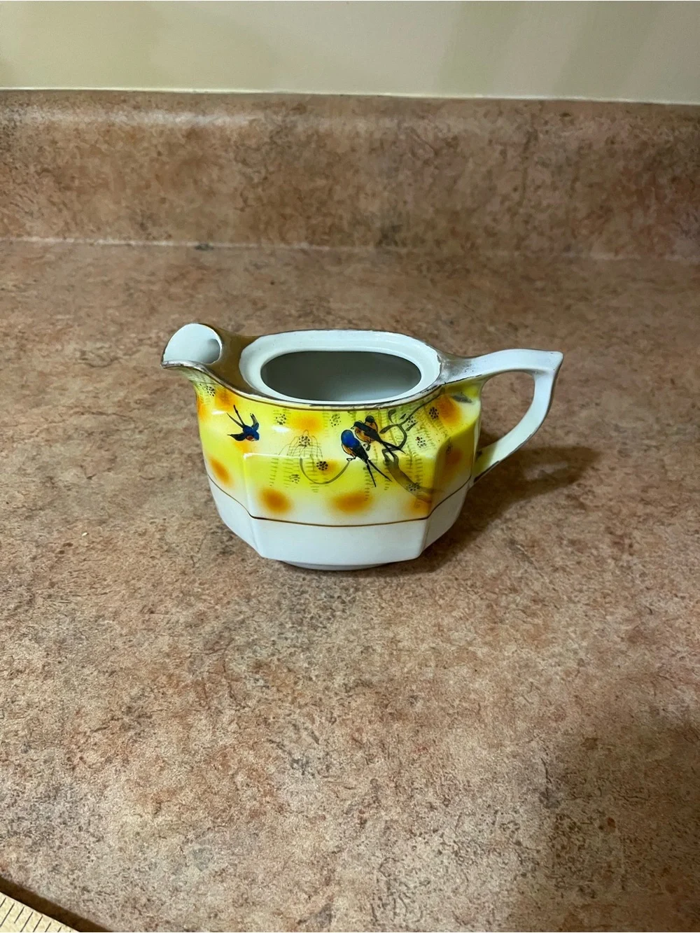 N/A porcelain creamer